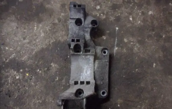 Audi A3 S3 8L Generator/alternator bracket R045903143c