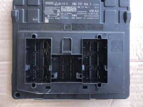 Volkswagen Tiguan Central body control module 5WA937084S 5QA937084P