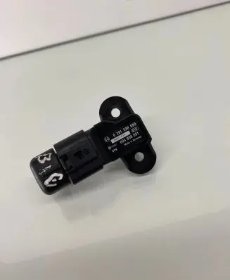 Volkswagen Golf V Air pressure sensor 03C906051 0261230095