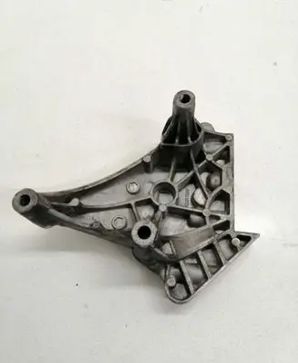 Volkswagen PASSAT B6 Engine mounting bracket 03G199207G
