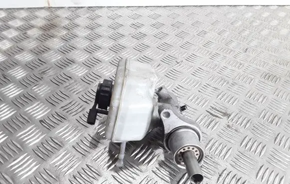 Skoda Yeti (5L) Master brake cylinder 1K1611301D