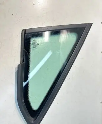 Volkswagen Golf Sportsvan Front triangle window/glass 43R011582