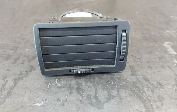 Skoda Octavia Mk1 (1U) Dashboard side air vent grill/cover trim 1U1819701A