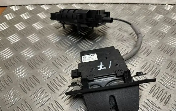 Jaguar XE Tailgate/trunk/boot lock/catch/latch 939434105