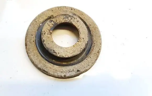 Skoda Octavia Mk2 (1Z) Front coil spring rubber mount 