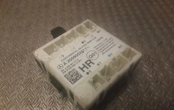 Mercedes-Benz C W205 Door control unit/module 2059002011 A2059002011