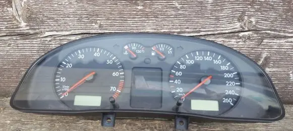 Volkswagen PASSAT B5 Speedometer (instrument cluster) 3B1919880 G