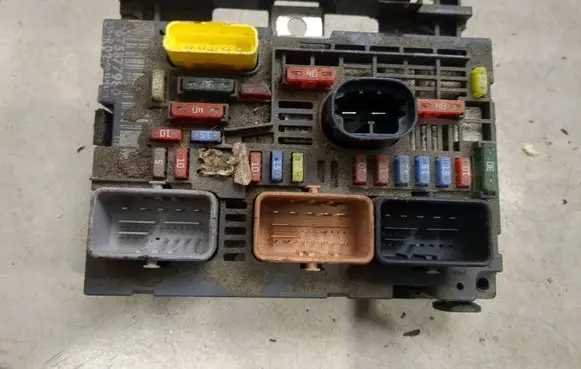 Citroen C5 Fuse box set 9675877980