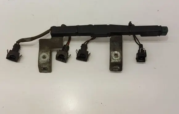 Volkswagen PASSAT B3 Fuel injector wires 037971766B