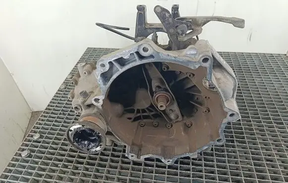 Volkswagen Fox Manual 5 speed gearbox HUY