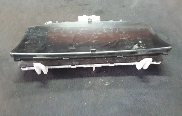 Toyota Corolla Verso E121 Speedometer (instrument cluster) 8380013150
