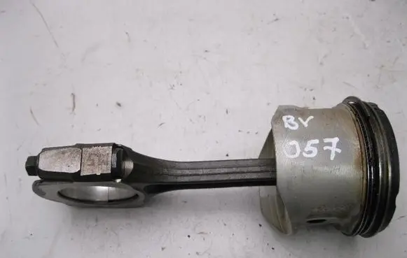 Renault Clio III Piston with connecting rod 10138 BV057