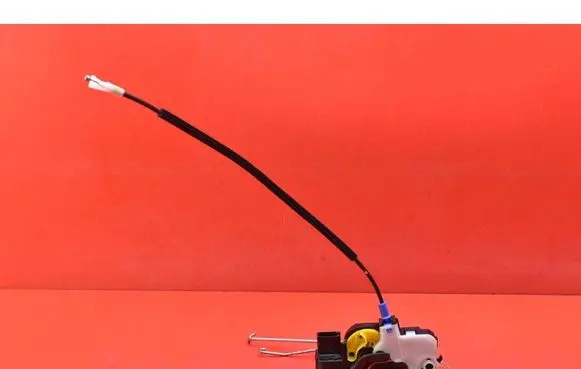 Opel Mokka Front door lock 