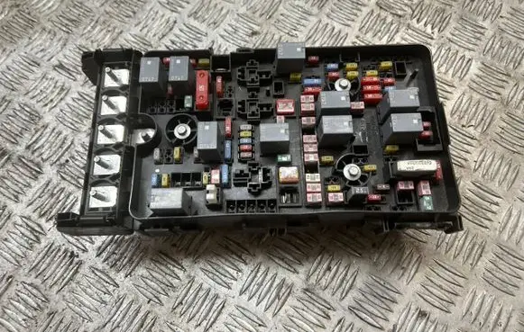 Jeep Cherokee Fuse box set 68235117AC