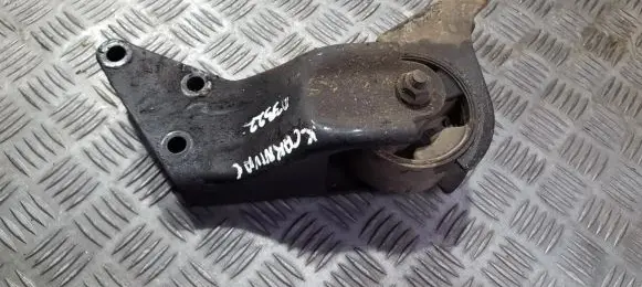 KIA Carnival Engine mount bracket