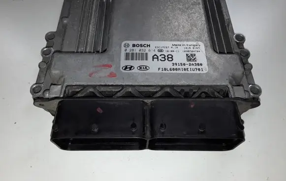 KIA Sportage Engine control unit/module 0281032614