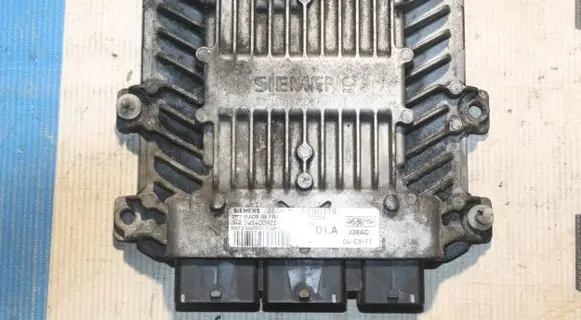 Volvo S40 Engine control unit/module 30729065