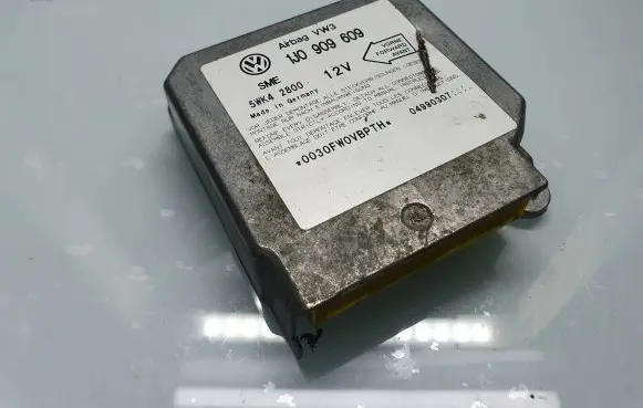 Volkswagen Golf IV Airbag control unit/module 1J0909609