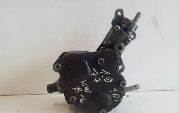 Volkswagen PASSAT B6 Vacuum pump