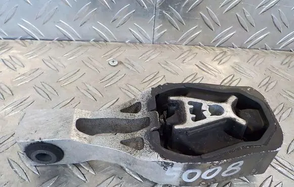 Peugeot 5008 II Engine mount bracket 9811786680