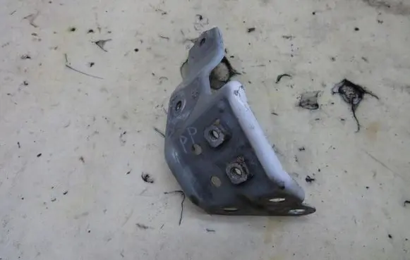 Toyota Avensis T270 Fender mounting bracket KRIS235789