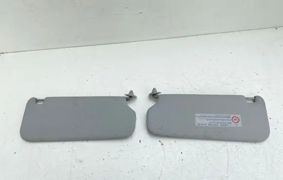 Toyota Avensis T220 Sun visor
