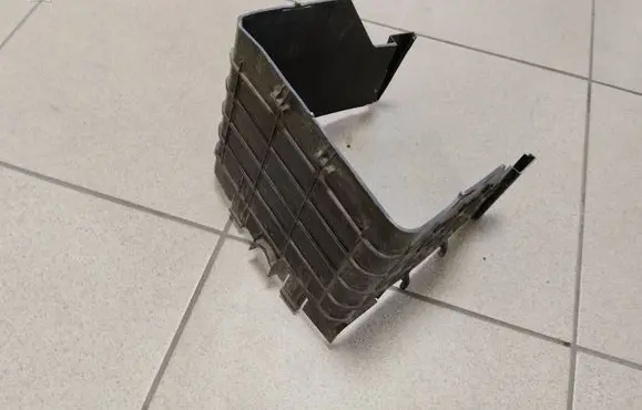 Volkswagen PASSAT B6 Battery tray heat shield 1K0915335C