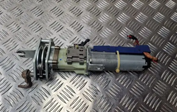 Volkswagen PASSAT B6 Tailgate hydraulic pump motor 3C9827384C