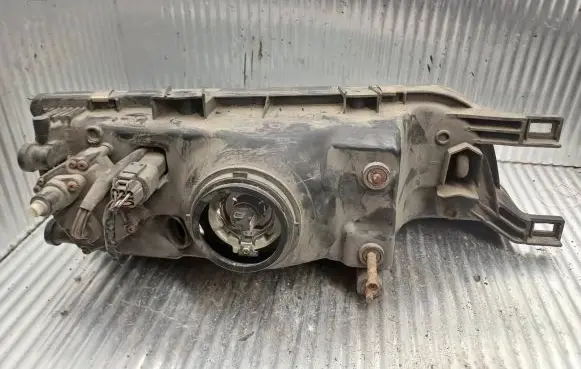 Nissan Almera Headlight/headlamp E139262 02HC E139261