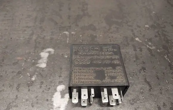 Volkswagen PASSAT B5.5 Other relay 4B0919471 5KG006568-04 387