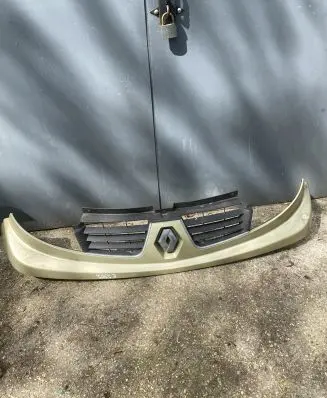 Renault Trafic II (X83) Front bumper upper radiator grill 93856152 E2302