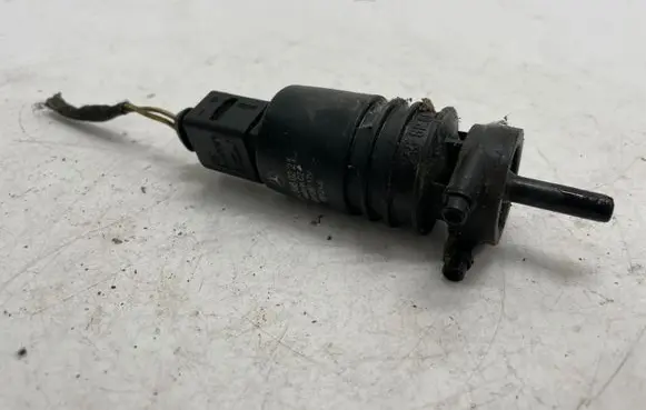 Mercedes-Benz E W212 Windscreen/windshield washer pump A2048660221