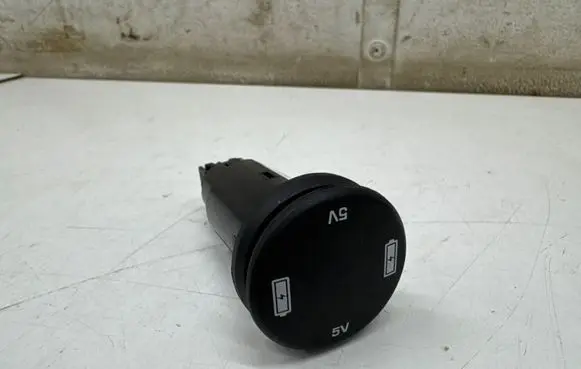 Land Rover Discovery 5 USB socket connector FK7219010AB XBGT3