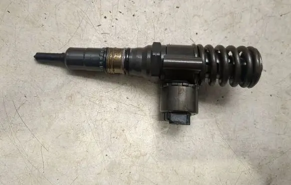 Skoda Superb B6 (3T) Fuel injector 0414720404
