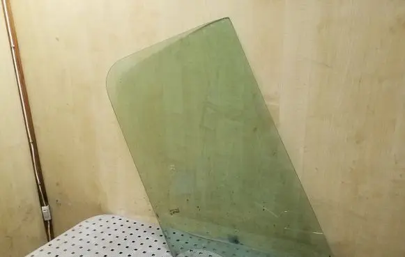 Nissan NV400 Front door window/glass (coupe) 