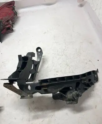 Audi A4 S4 B8 8K Headlight/headlamp mounting bracket 8K0805607A 2002837