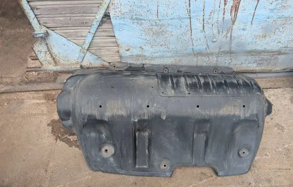 Volvo V70 Rear bumper underbody cover/under tray 8649845 8649886