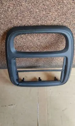 Radio/GPS head unit trim
