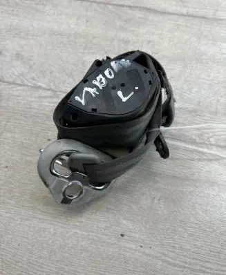 Volkswagen New Beetle Front seatbelt 1043594