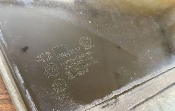 KIA Sorento Rear door window glass A004314