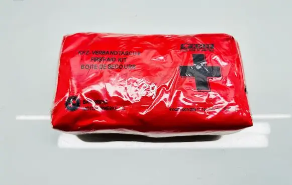 BMW 3 E90 E91 First aid kit 8163269 10789 201206