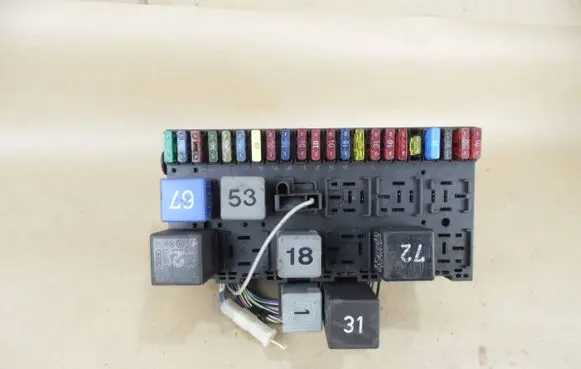 Volkswagen Golf II Fuse box set 357937039
