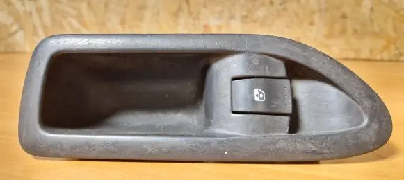 Renault Laguna II Electric window control switch 8200317494