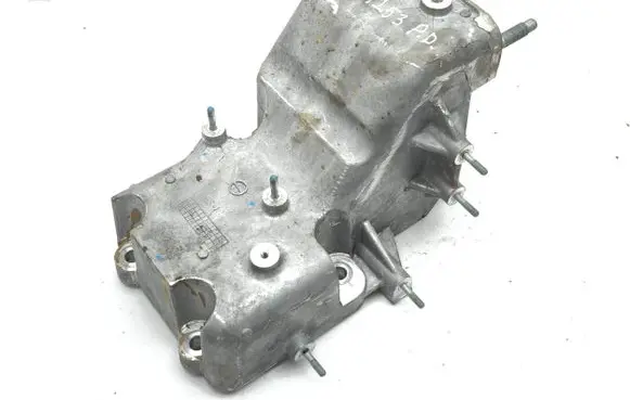 KIA Niro Engine mounting bracket