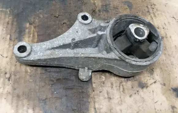 Opel Astra G Engine mounting bracket 90575186