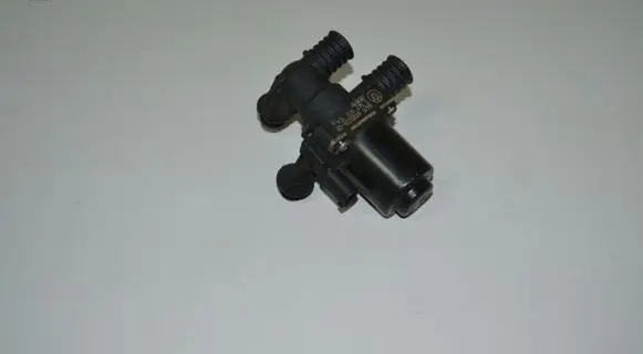 BMW 5 E60 E61 Coolant heater control valve 6411692022602 6920226