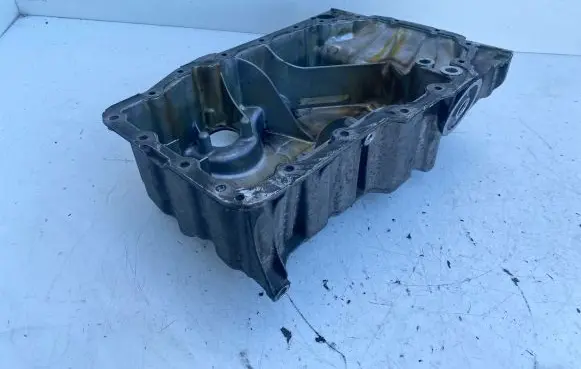 Volkswagen PASSAT B8 Oil sump 05E103601C