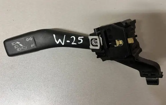 Volkswagen Golf VI Indicator stalk 1K0953513E 01103510 10351091090925