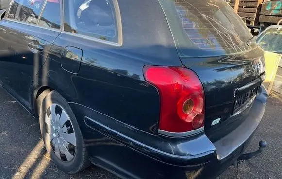 Toyota Avensis Verso Fender 