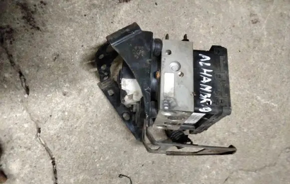 Seat Alhambra (Mk1) ABS Pump YM212L580BB